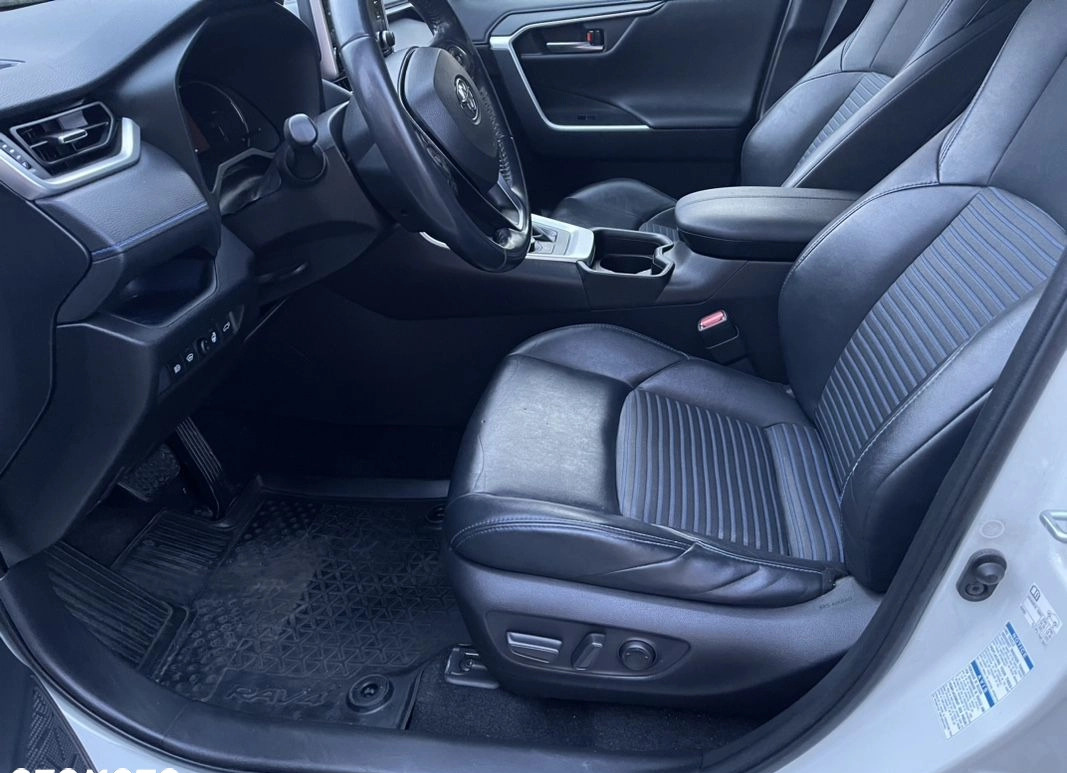 Toyota RAV4 cena 144900 przebieg: 84000, rok produkcji 2019 z Pajęczno małe 704